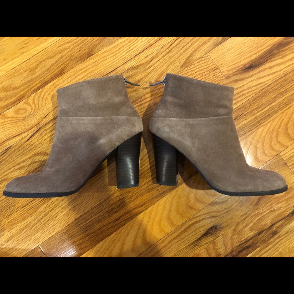 Shoes - Picture 5 of 8